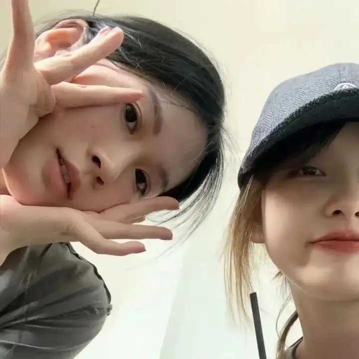 9顶假发的女孩
